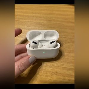 Apple AirPods Pro with Wireless Charging Case - White